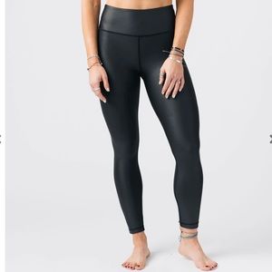 Zyia Black Metallic Light n Tight Hi-rise 7/8 24" Size 2